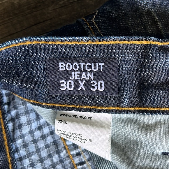 Tommy Hilfiger premium dark blue jeans.  Boot cut 30 x 30 - Picture 10 of 11